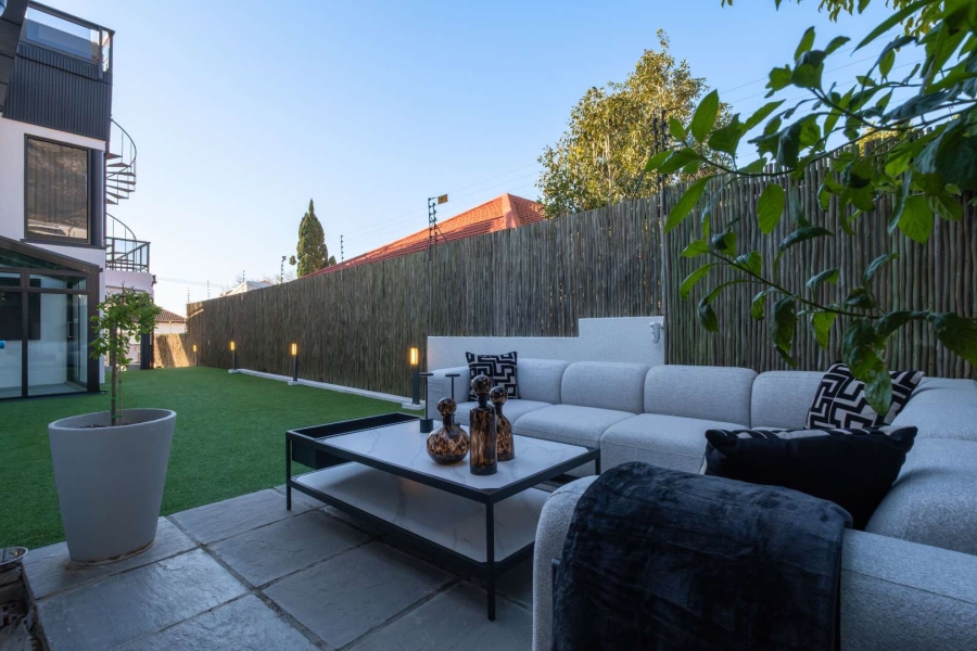 7 Bedroom Property for Sale in Oranjezicht Western Cape